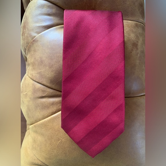 Gucci 100% Silk Mens Tie Striped Necktie 3.75" Red Maroon Made in Italy EUC - Picture 1 of 5